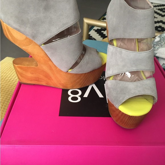 Dolce Vita size 7. Worn once like new. - Picture 2 of 3